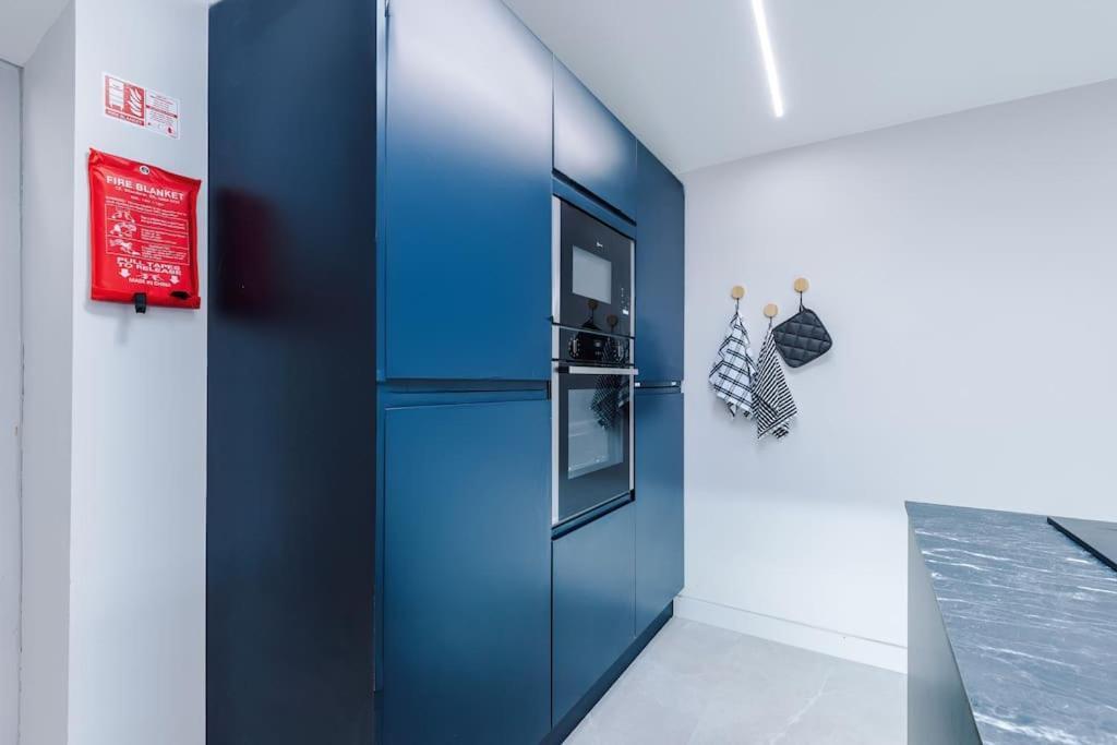 נורת'וויץ' Incredible Home With Games Room, Sleeps 8, Parking Included, Perfect For Groups, Families, Contractors, Professionals מראה חיצוני תמונה